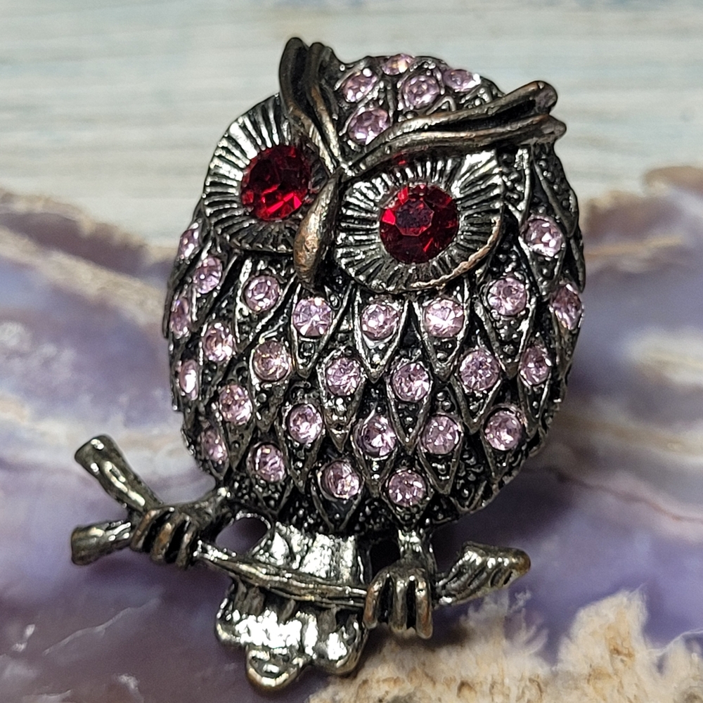 Elegant Owl Ring with Red and Pink Rhinestones
